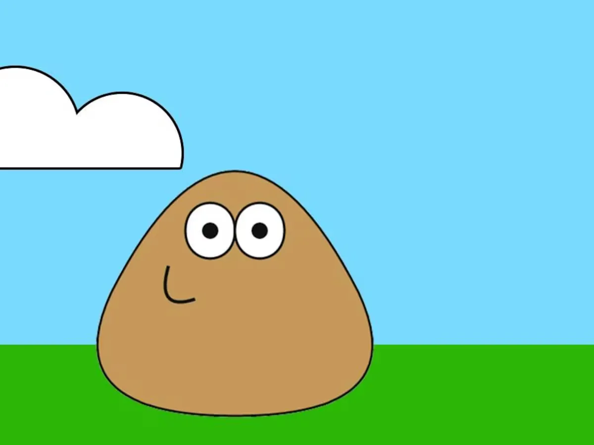 Pou, la mascota del videojuego móvil, sonriendo en un campo verde bajo un cielo azul con nubes