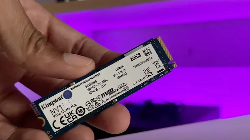 SSD Kingston NV1 250GB PCIe NVMe M.2 para ampliar almacenamiento PS5