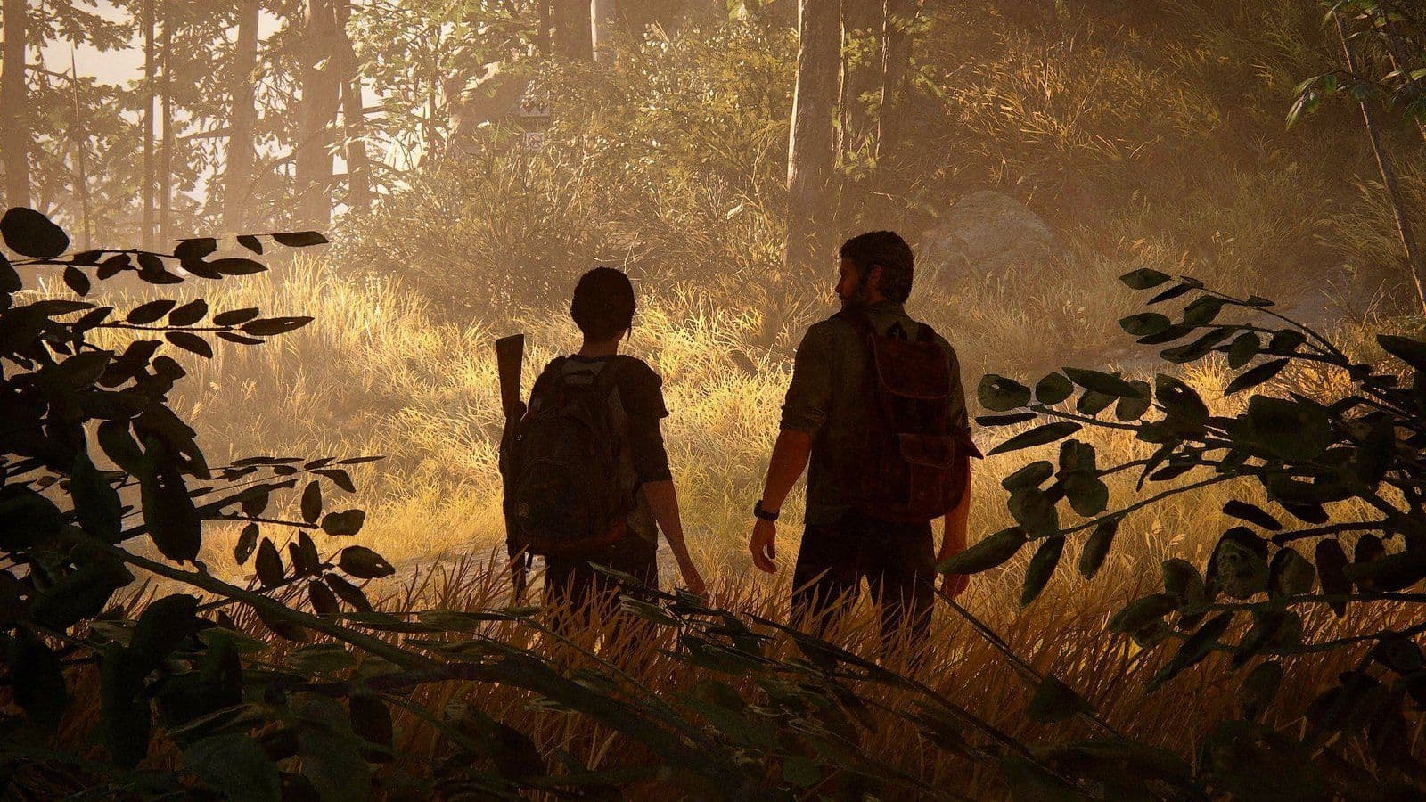 Joel y Ellie caminan juntos por un bosque dorado en The Last of Us para PlayStation.