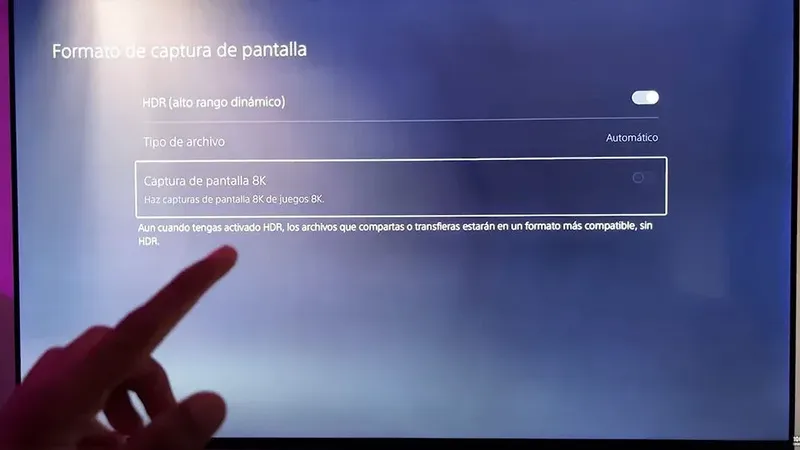 Menú PS5 "Formato de captura de pantalla" con opción Captura 8K y HDR activado