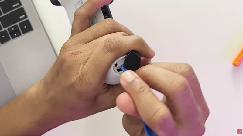 Cómo destapar tu DualSense paso a paso para reparar drift y otros fallos