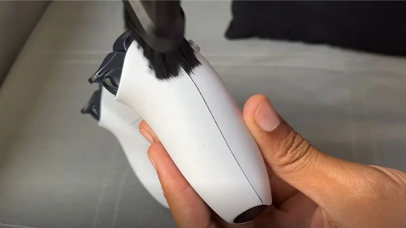 como limpiar el dualsense correctamente Estos 3 errores comunes destruyen el DualSense y provocan drift. Descubre cuáles son, por qué dañan el mando y cómo evitarlos para alargar su vida útil.