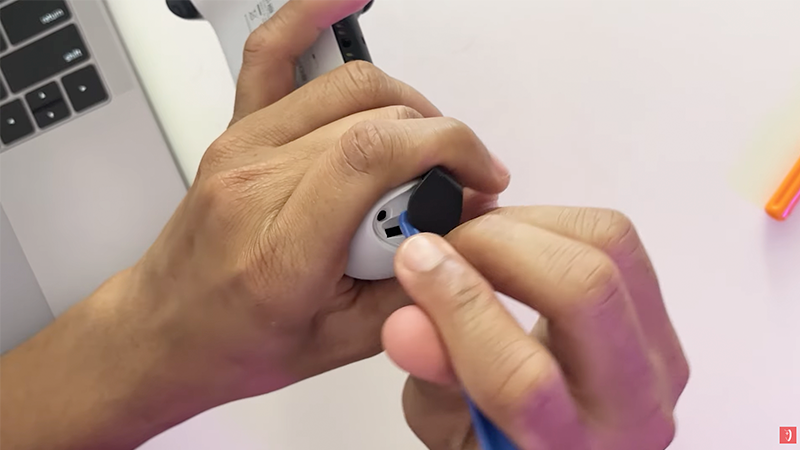 Cómo destapar tu DualSense paso a paso para reparar drift y otros fallos